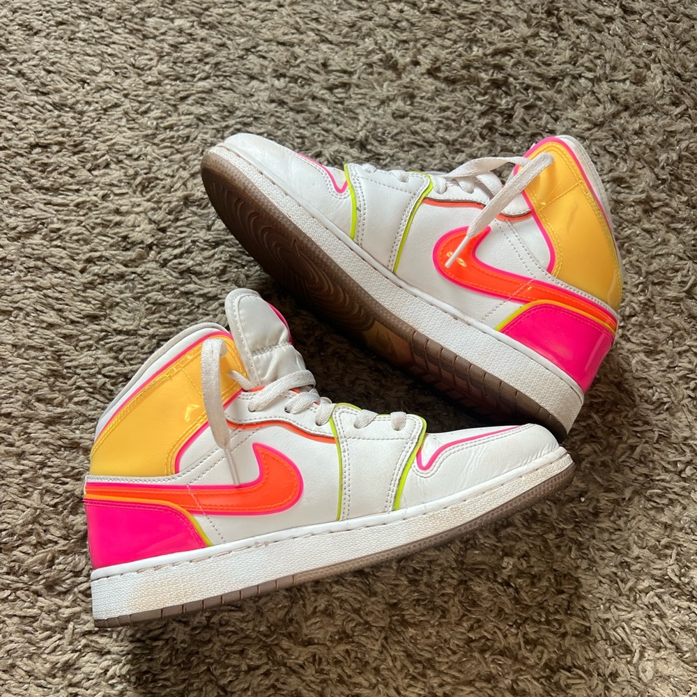 Jordan 1 Mid Edge Glow (GS)